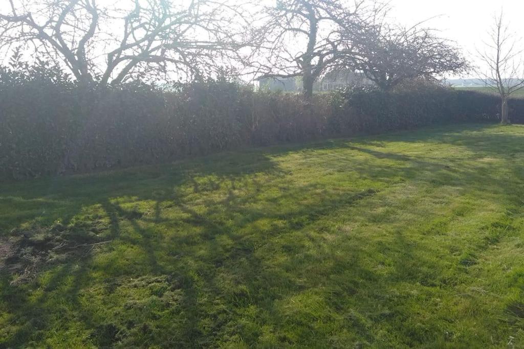 Grande Maison De Plain Pied Avec Jardin Arbore. Champignelles Exterior foto