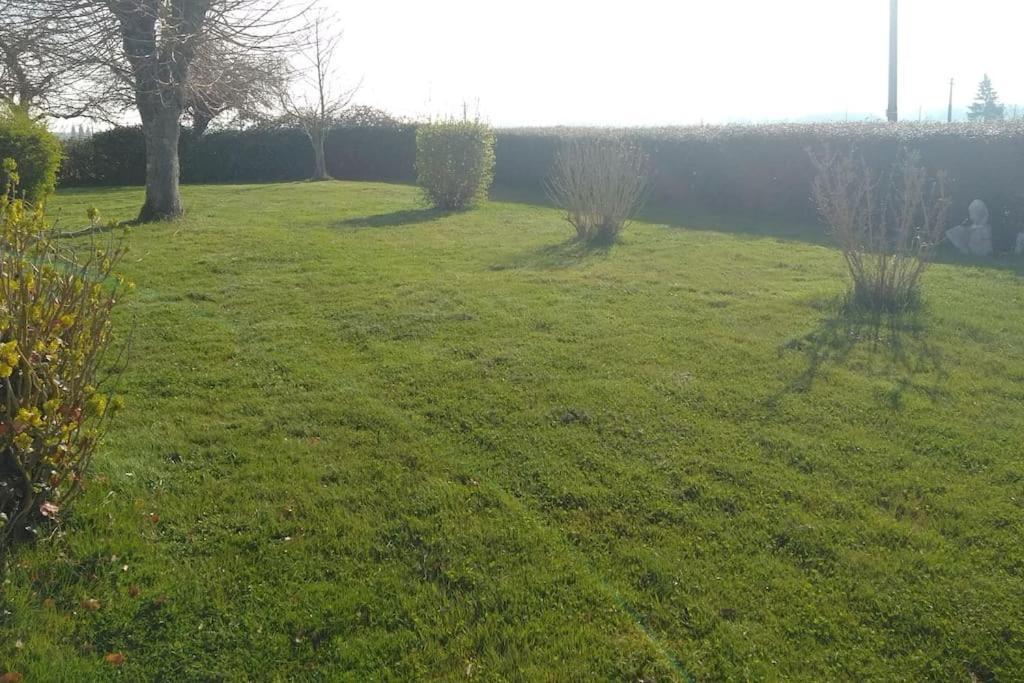 Grande Maison De Plain Pied Avec Jardin Arbore. Champignelles Exterior foto